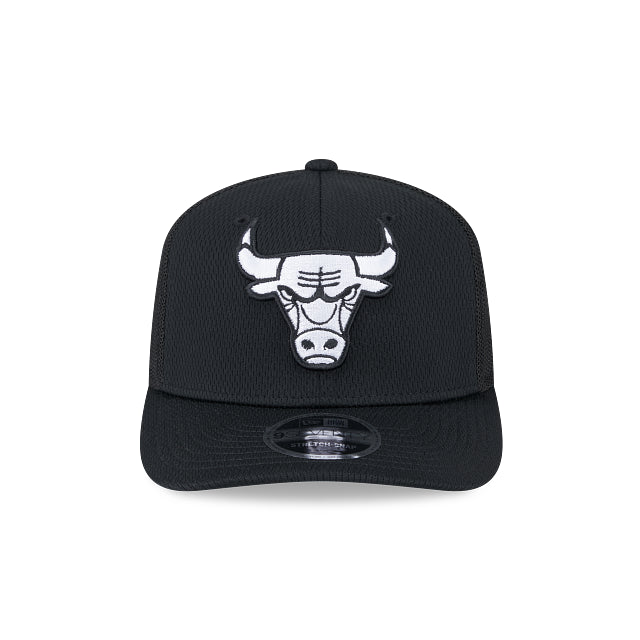 New Era 970 Black White Trucker Chicago Bulls Cap