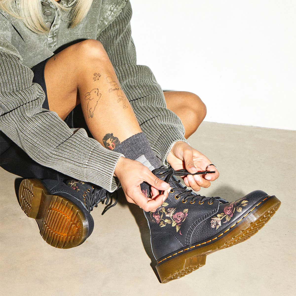 Dr Martens 1460 Black Decayed Roses Classic Tumbled Nappa