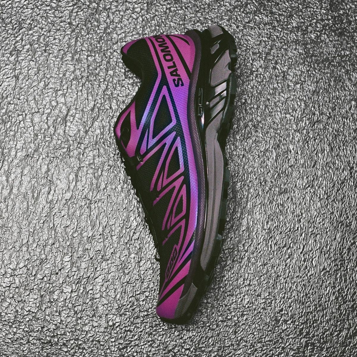 Salomon XT6 Unisex Sneaker  Iridescent Black Hollyhock Plum Perfect